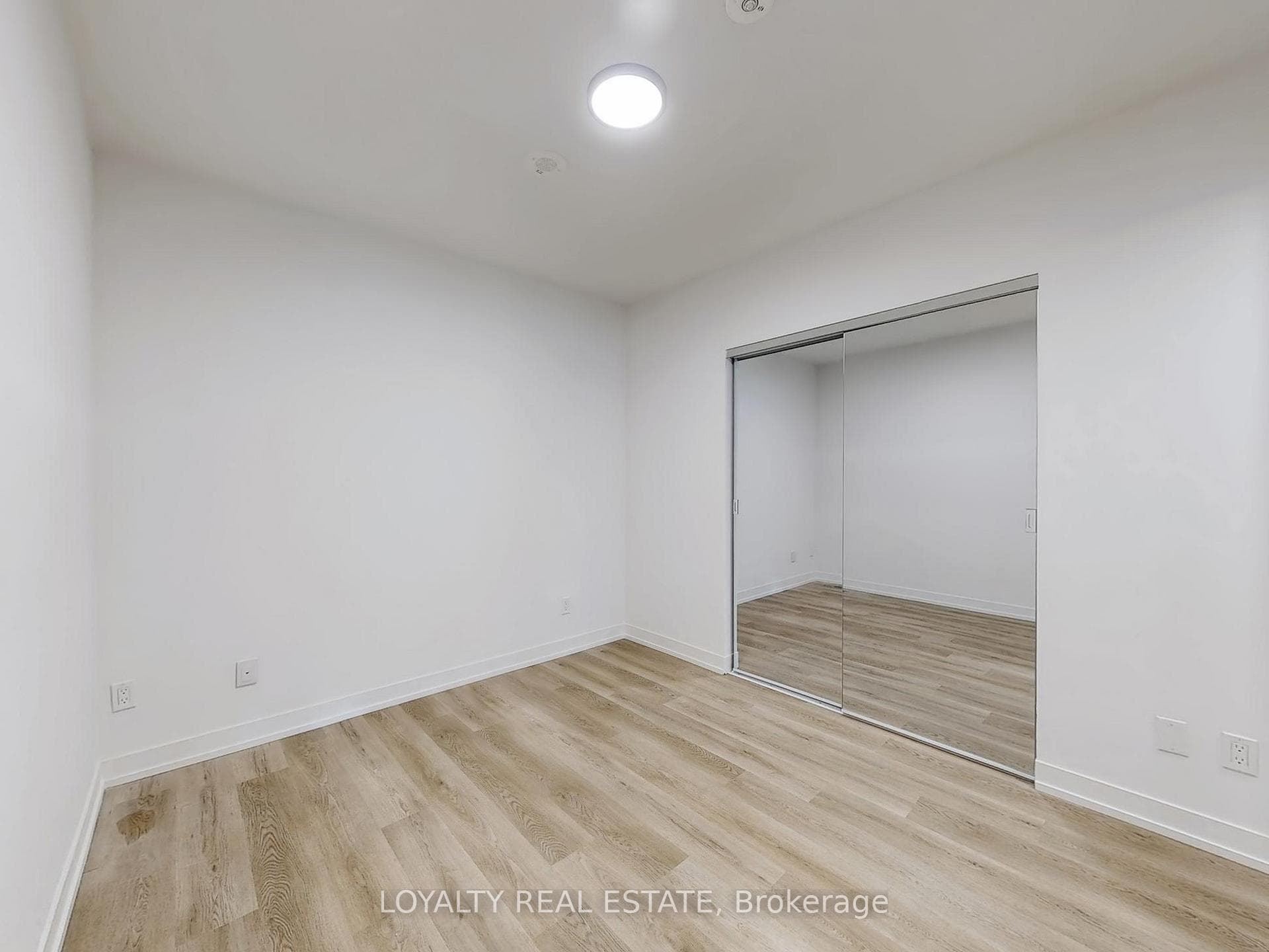 771 Yonge Street Unit 706 photo 24