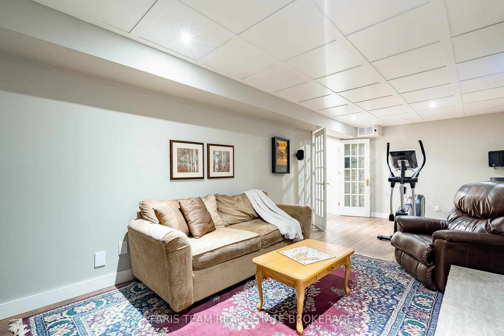 55 Oakridge Drive photo 32
