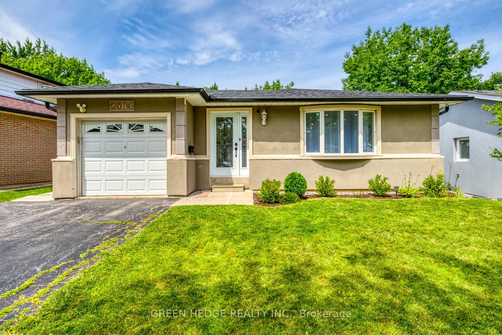 2584 Kinnerton Crescent photo 1