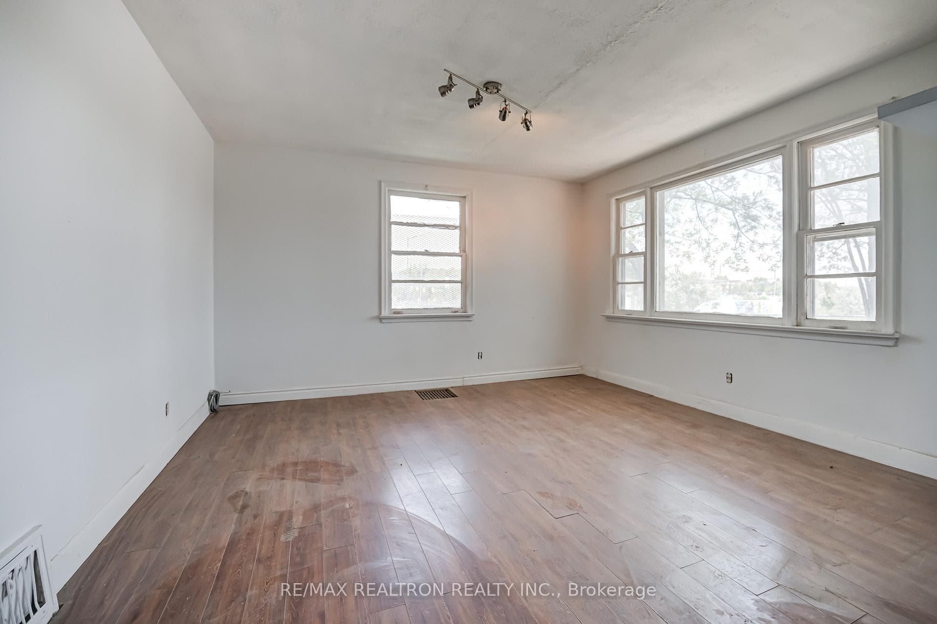 17440 Bathurst Street photo 20