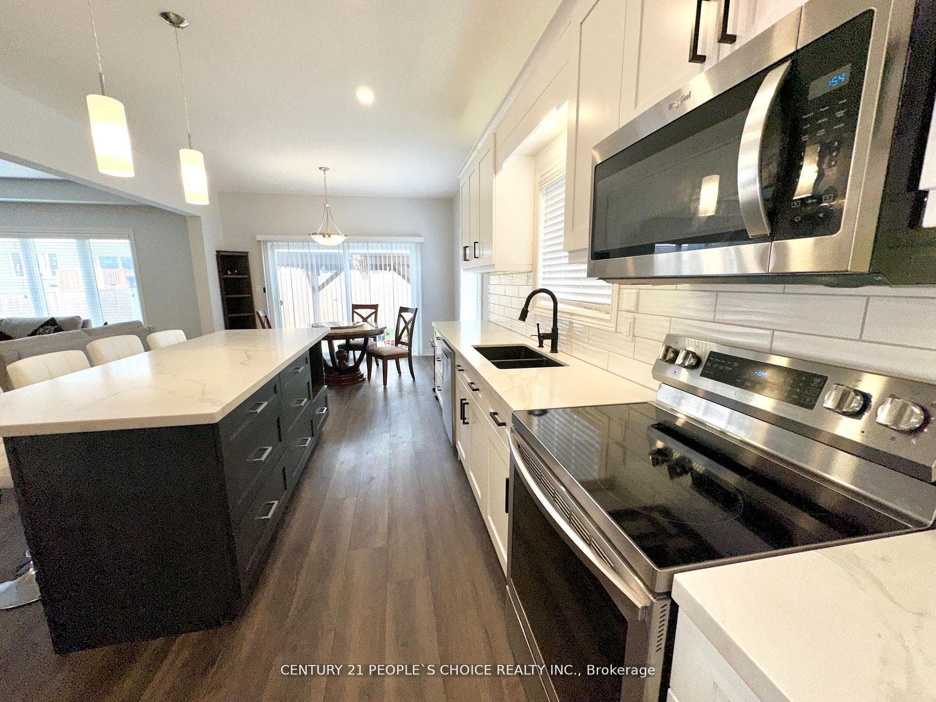 34 Swan Avenue photo 13