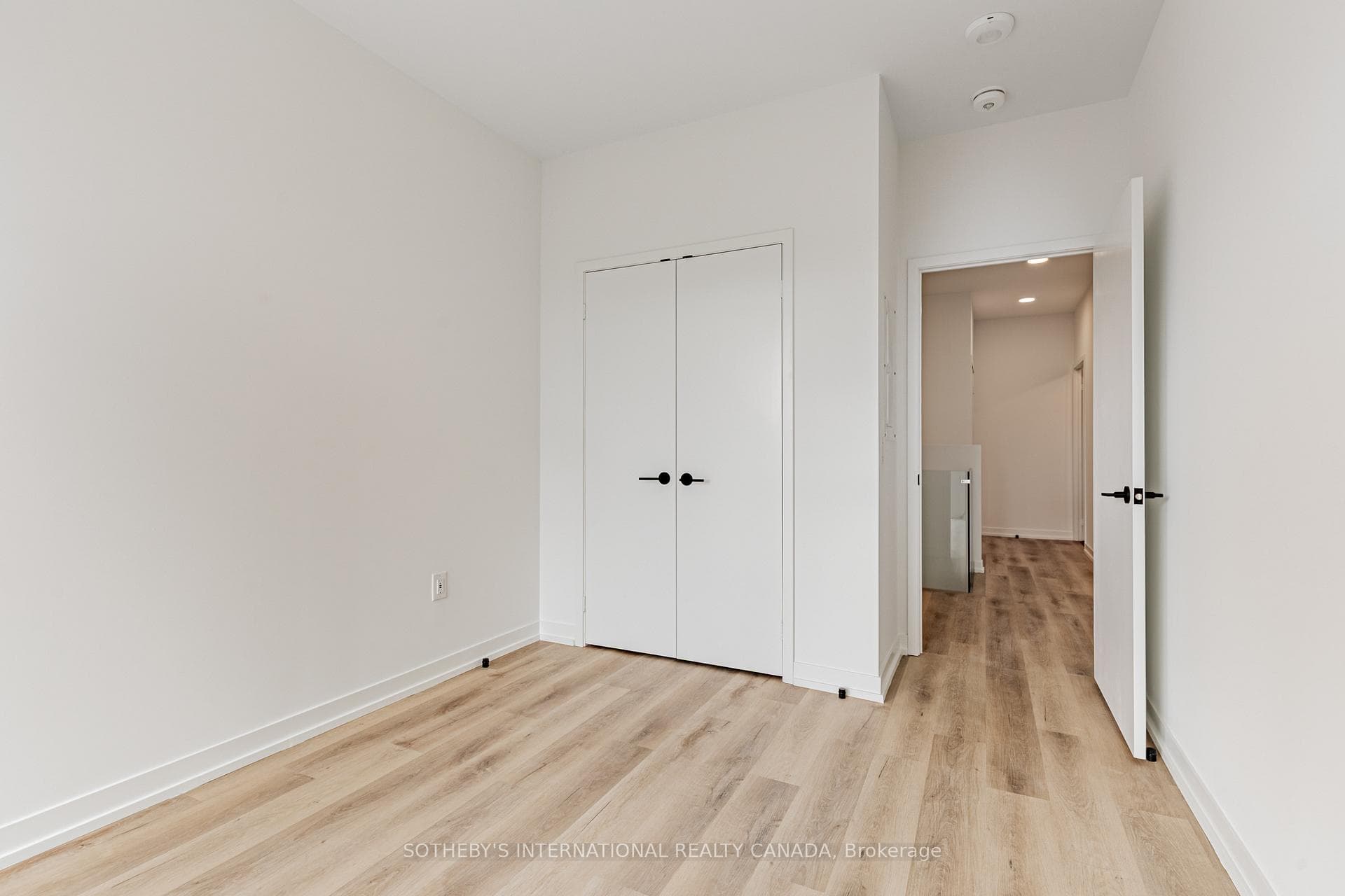 31 York Garden Way Unit 104 photo 16