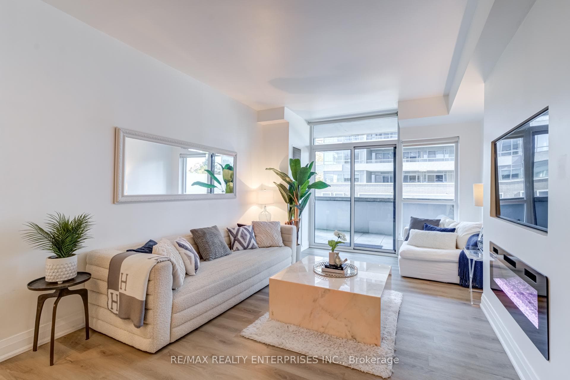 1 Hurontario Street Unit 213 photo 6