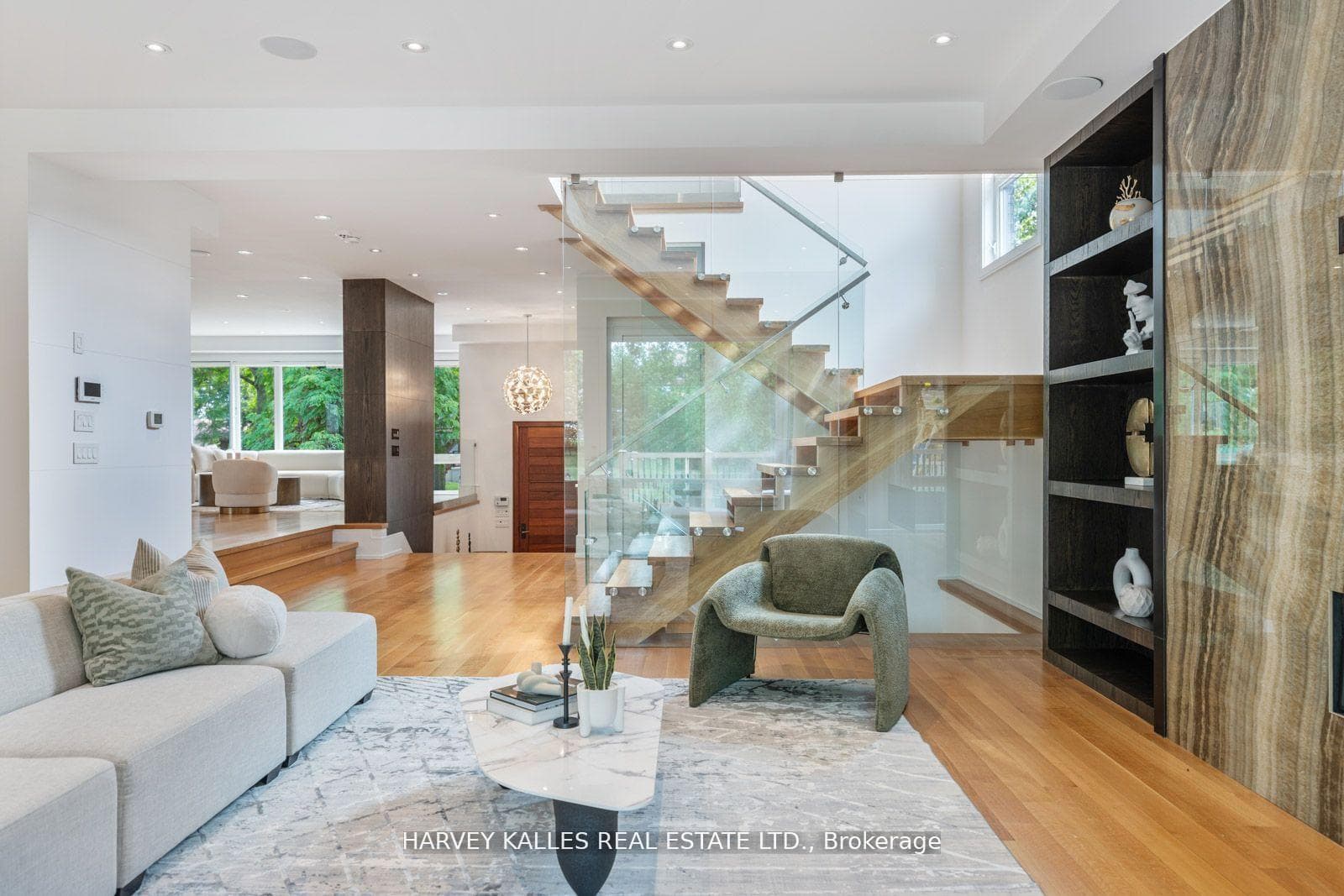 64 Centre Avenue photo 22