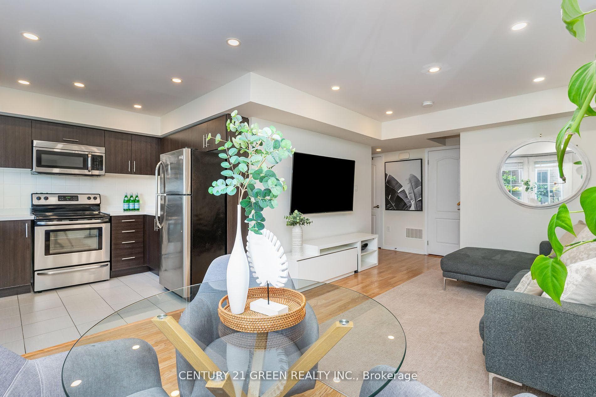 2441 Greenwich Drive Unit 71 photo 5
