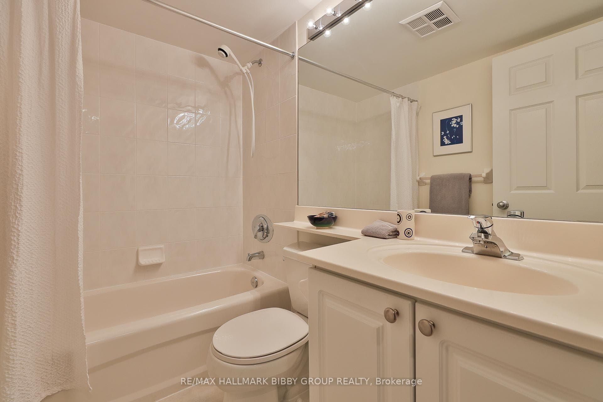 28 Harrison Garden Boulevard Unit 1002 photo 25