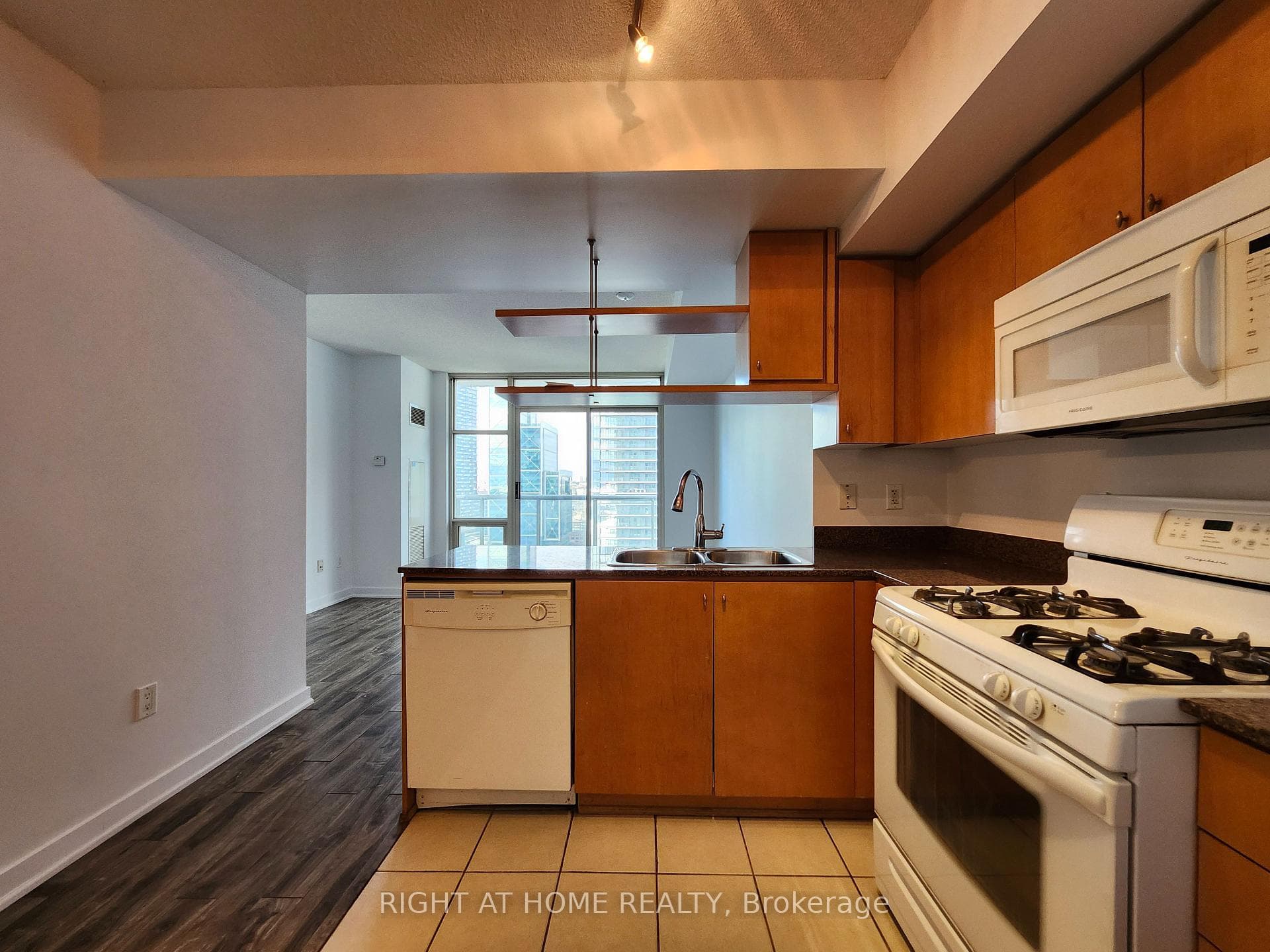 35 Mariner Terrace Unit 3205 photo 4
