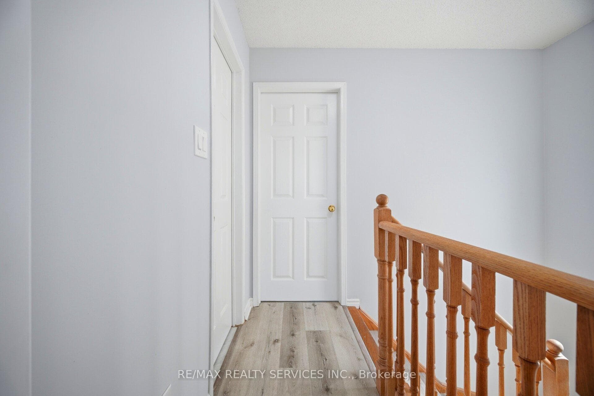 54 Yellow Brick Road photo 26