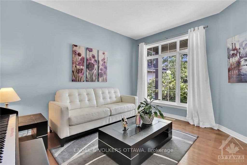 20 FLINTRIDGE Crescent photo 3