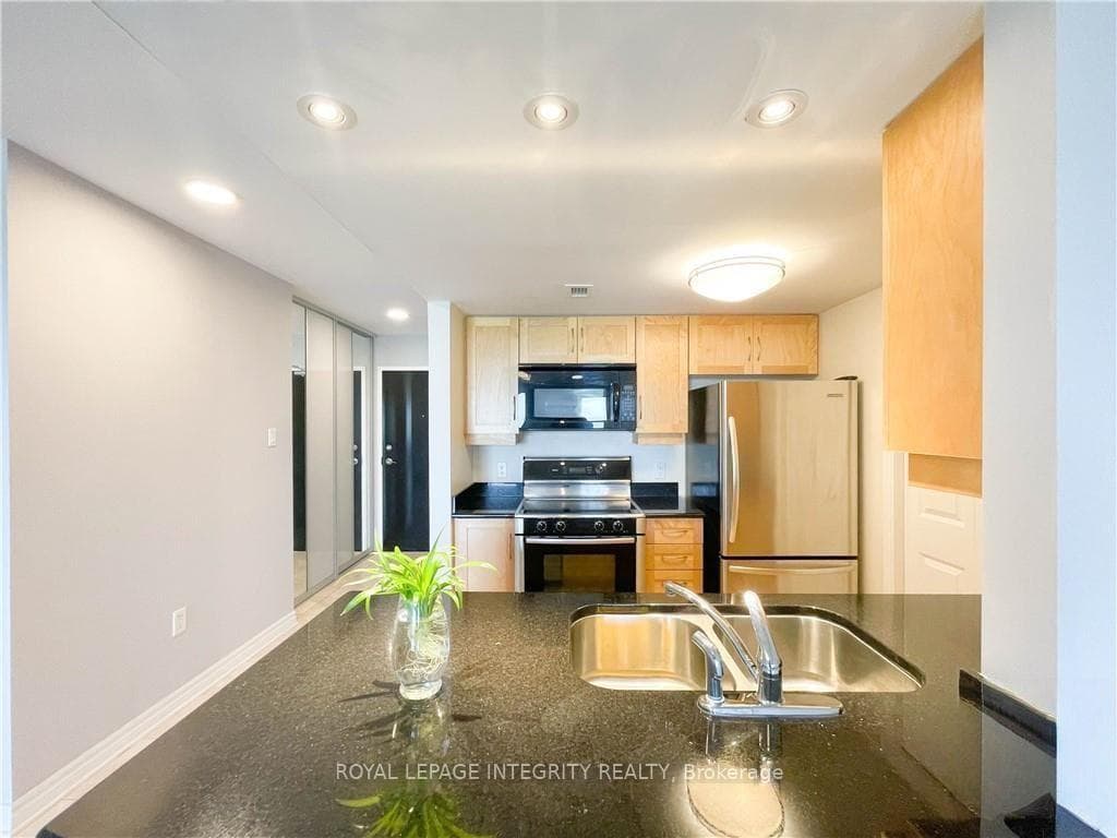 314 CENTRAL PARK Drive Unit 609 photo 17