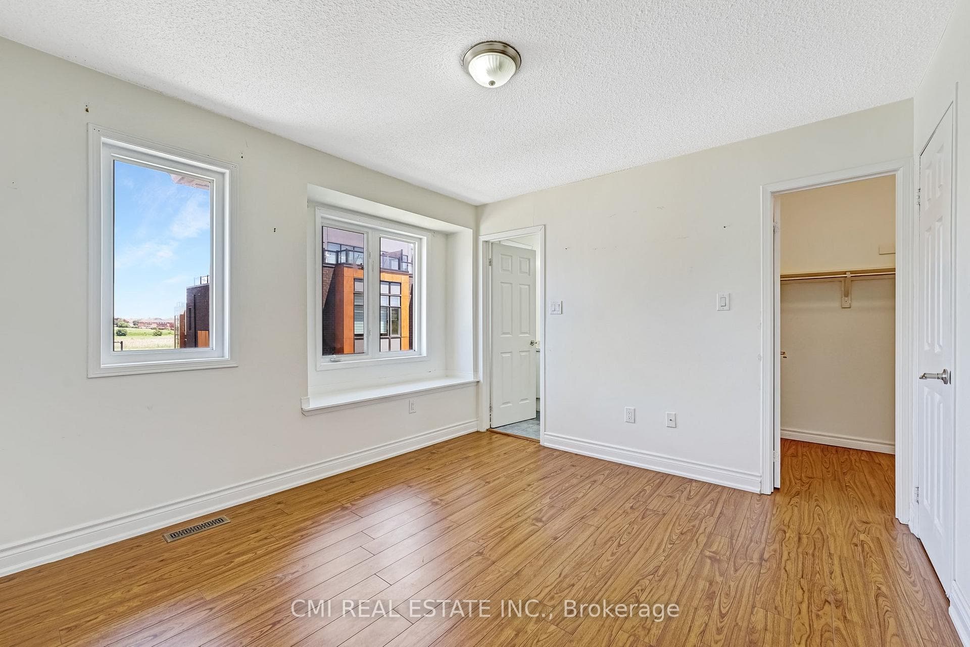 21 Axelrod Avenue photo 27