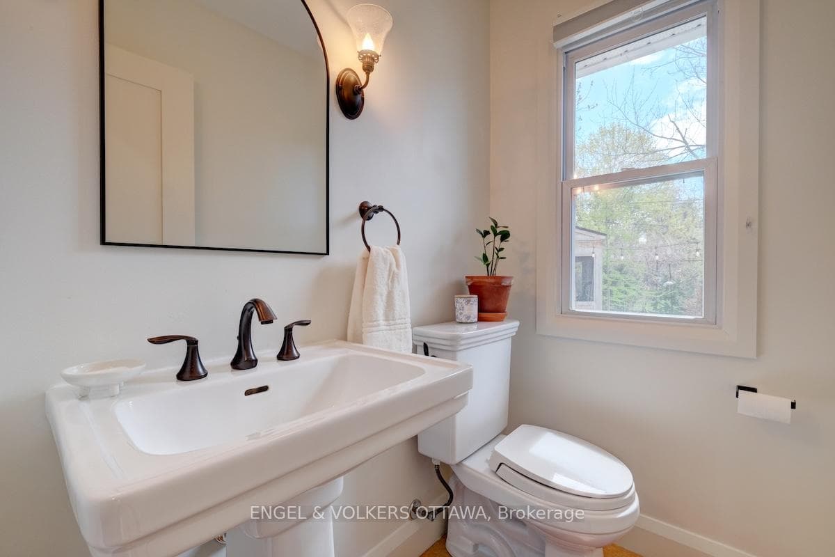 1812 Saunderson Drive photo 23