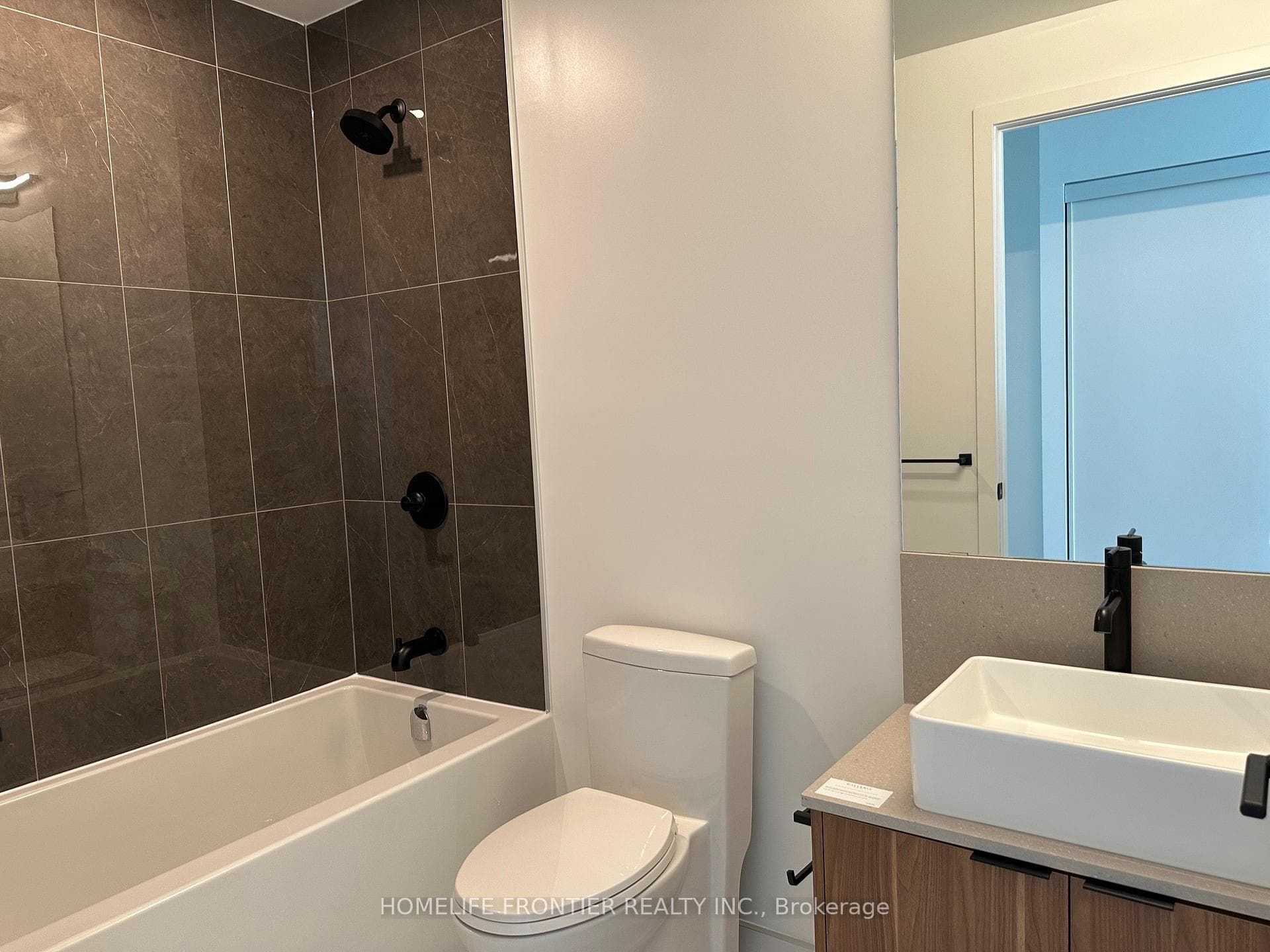 1285 Dupont Street Unit 906 photo 11