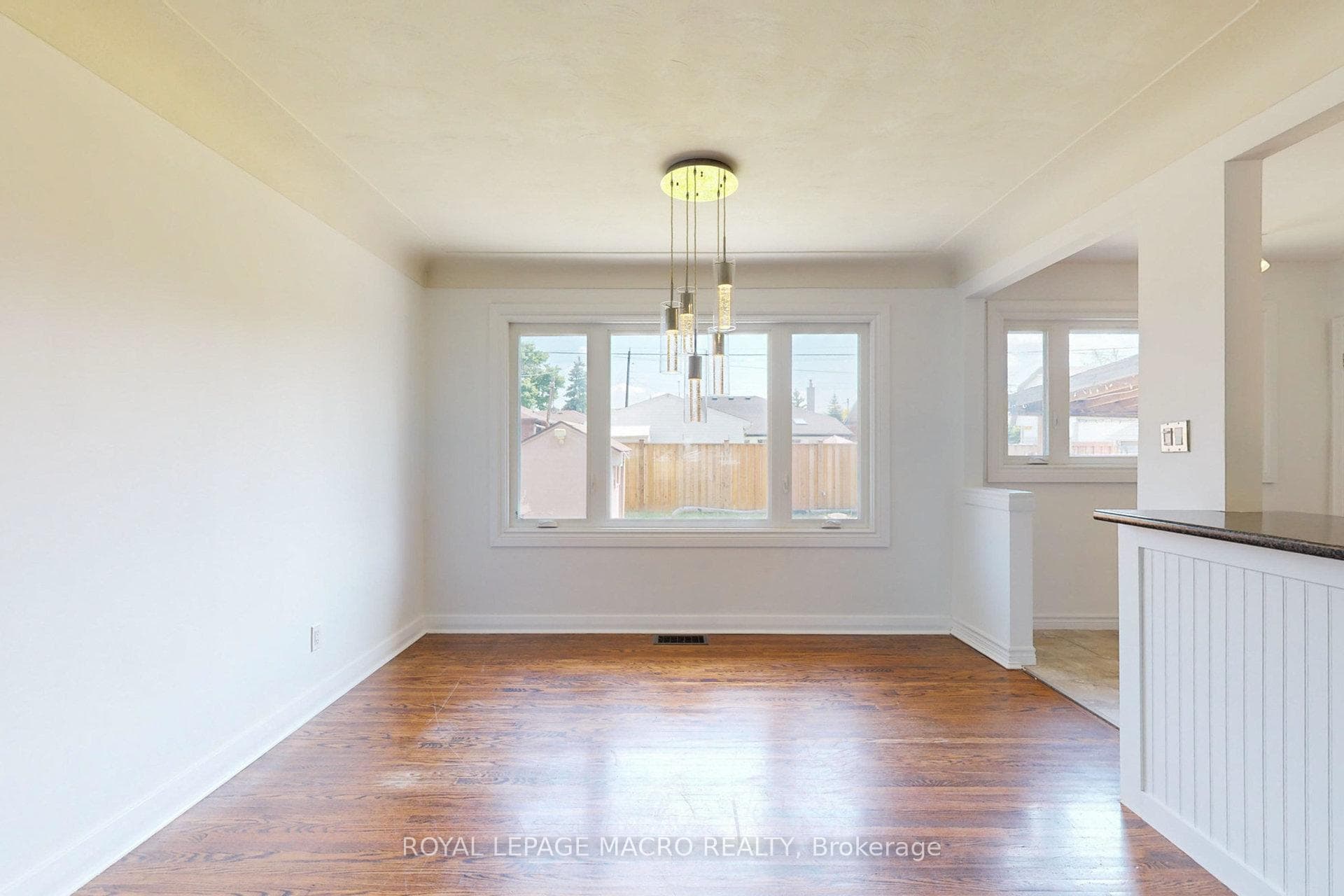 114 Duncombe Drive photo 9