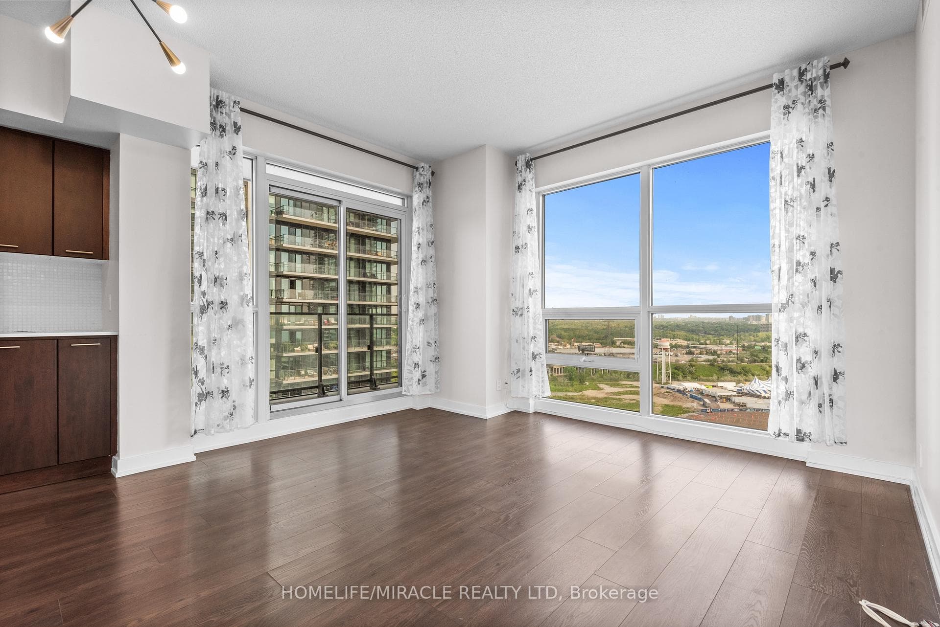 2220 Lakeshore Boulevard Unit 2204 photo 23