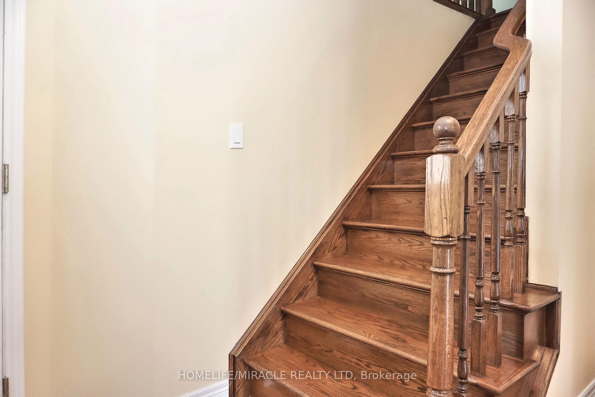 155 Snowdrop Crescent photo 3