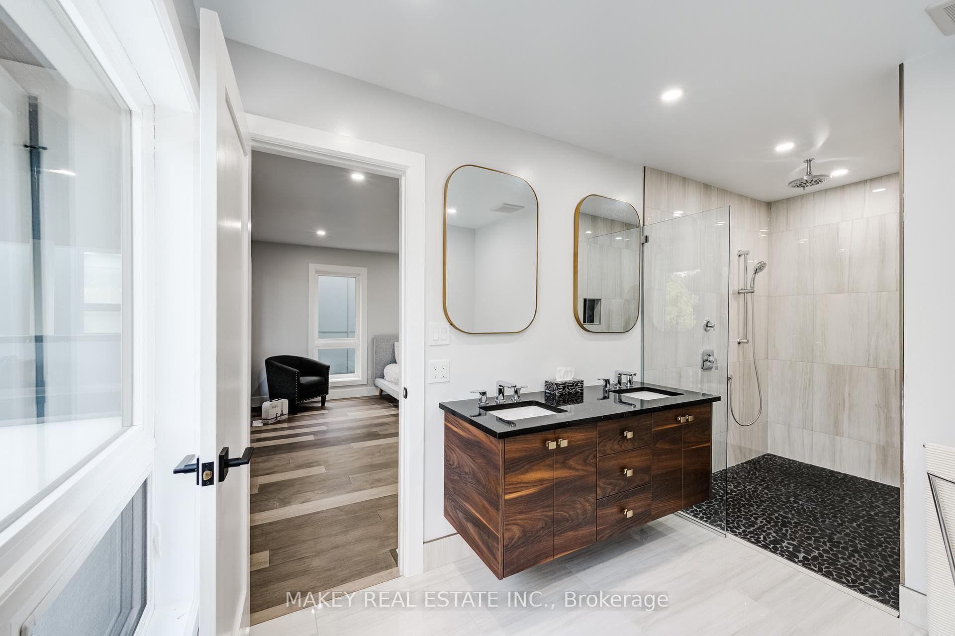647 Devonshire Avenue photo 27