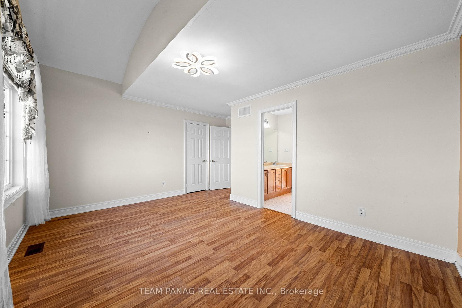 52 Mount Royal Circle photo 33