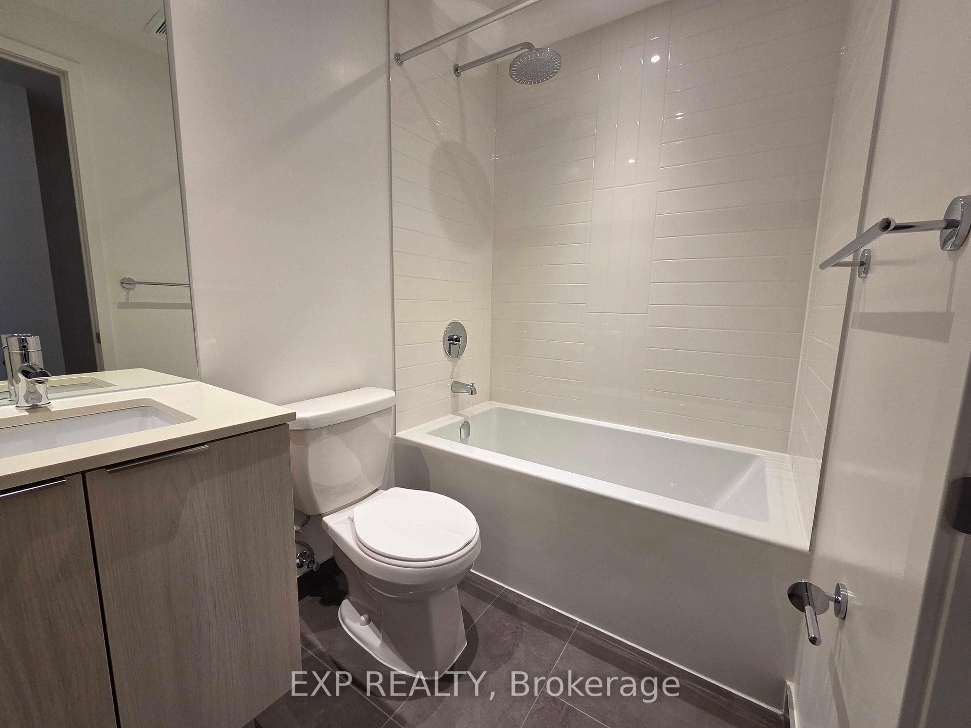 448 Burnhamthorpe Road Unit 1306 photo 12