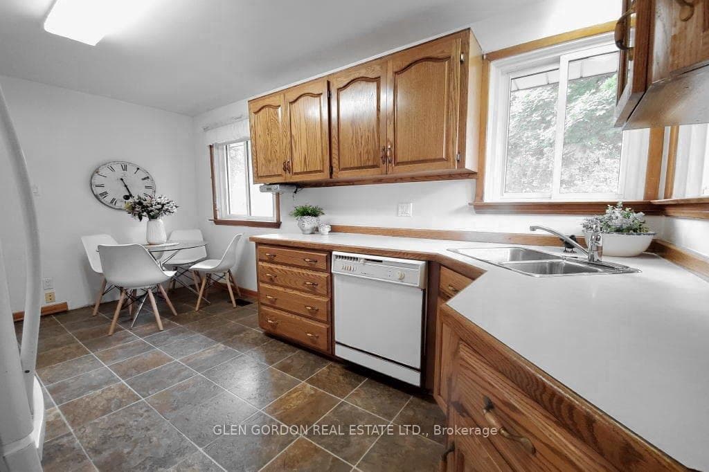 52 Arcadia Crescent photo 13