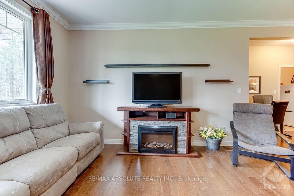 10409 SHAW Road photo 4