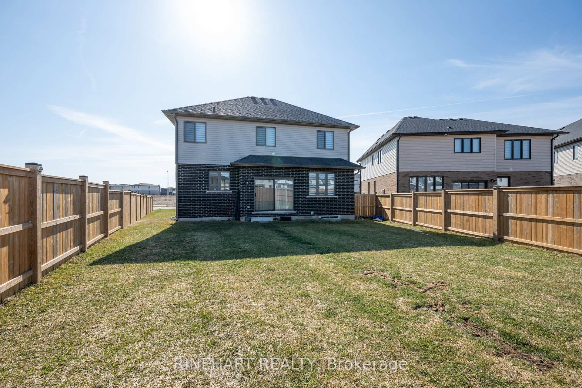 85 Poole Crescent photo 33