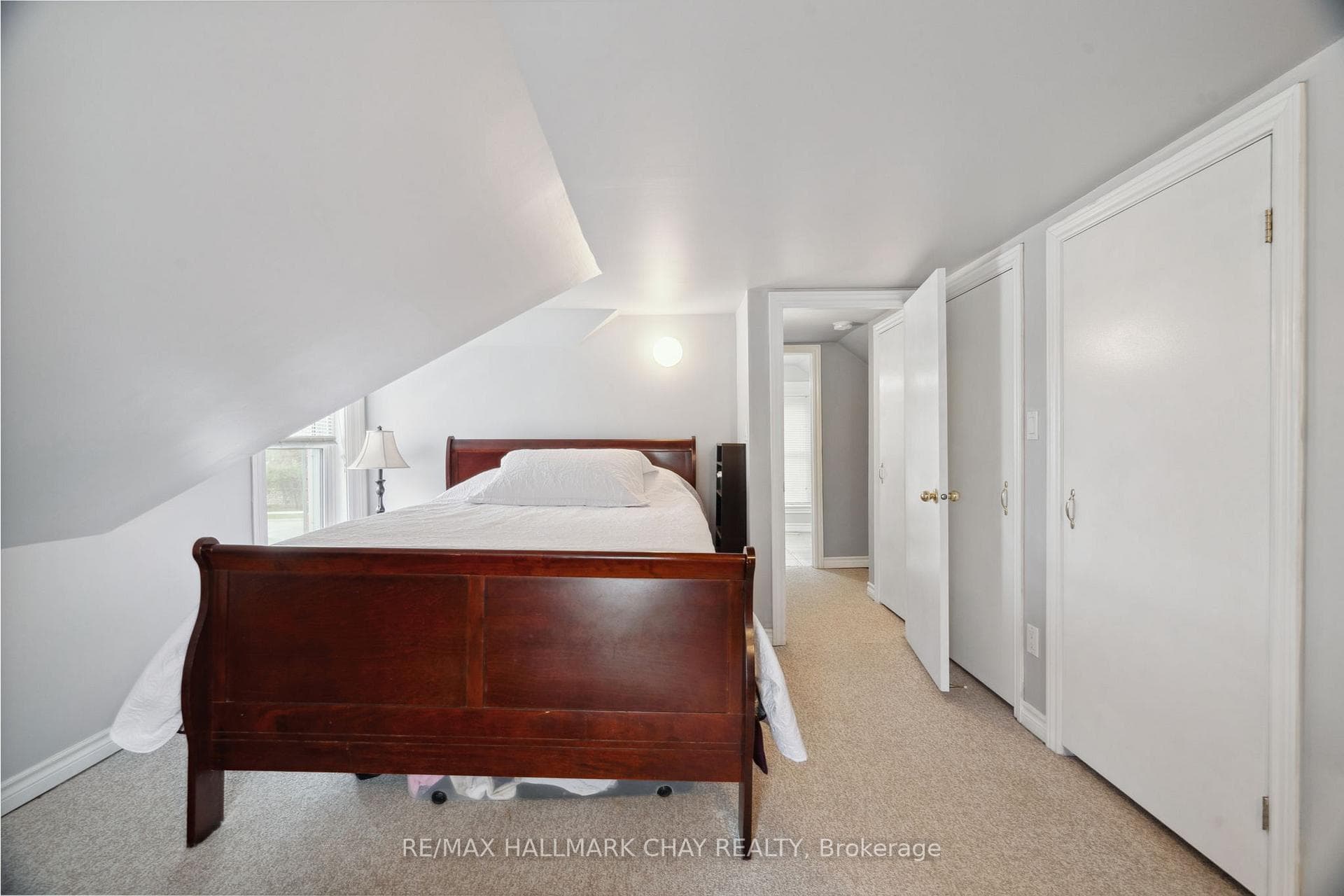 2088 Victoria Street photo 31