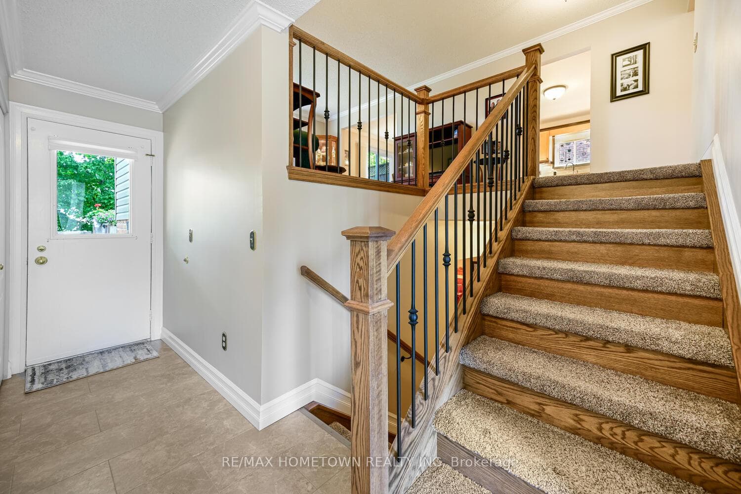 foyer w/access to garage