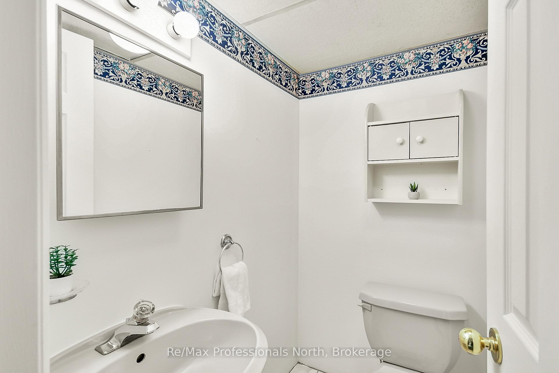 655 MARY Street photo 18