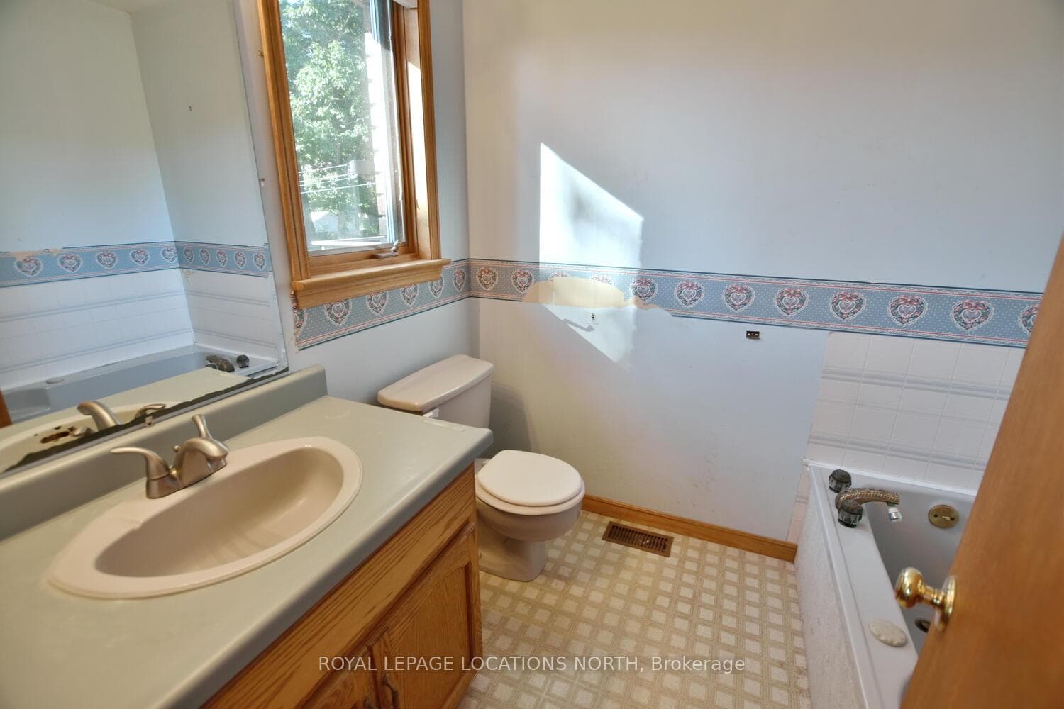 233 Simcoe Street photo 26