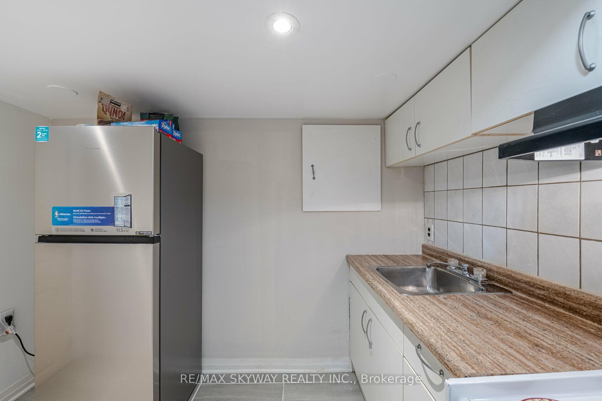 121 Manitou Crescent photo 36