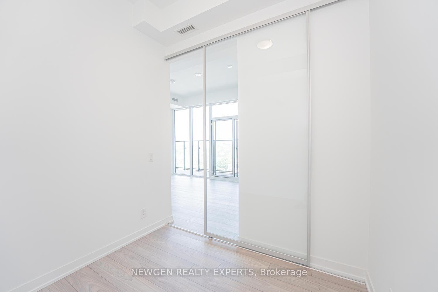 285 Dufferin Street Unit 1203 photo 16