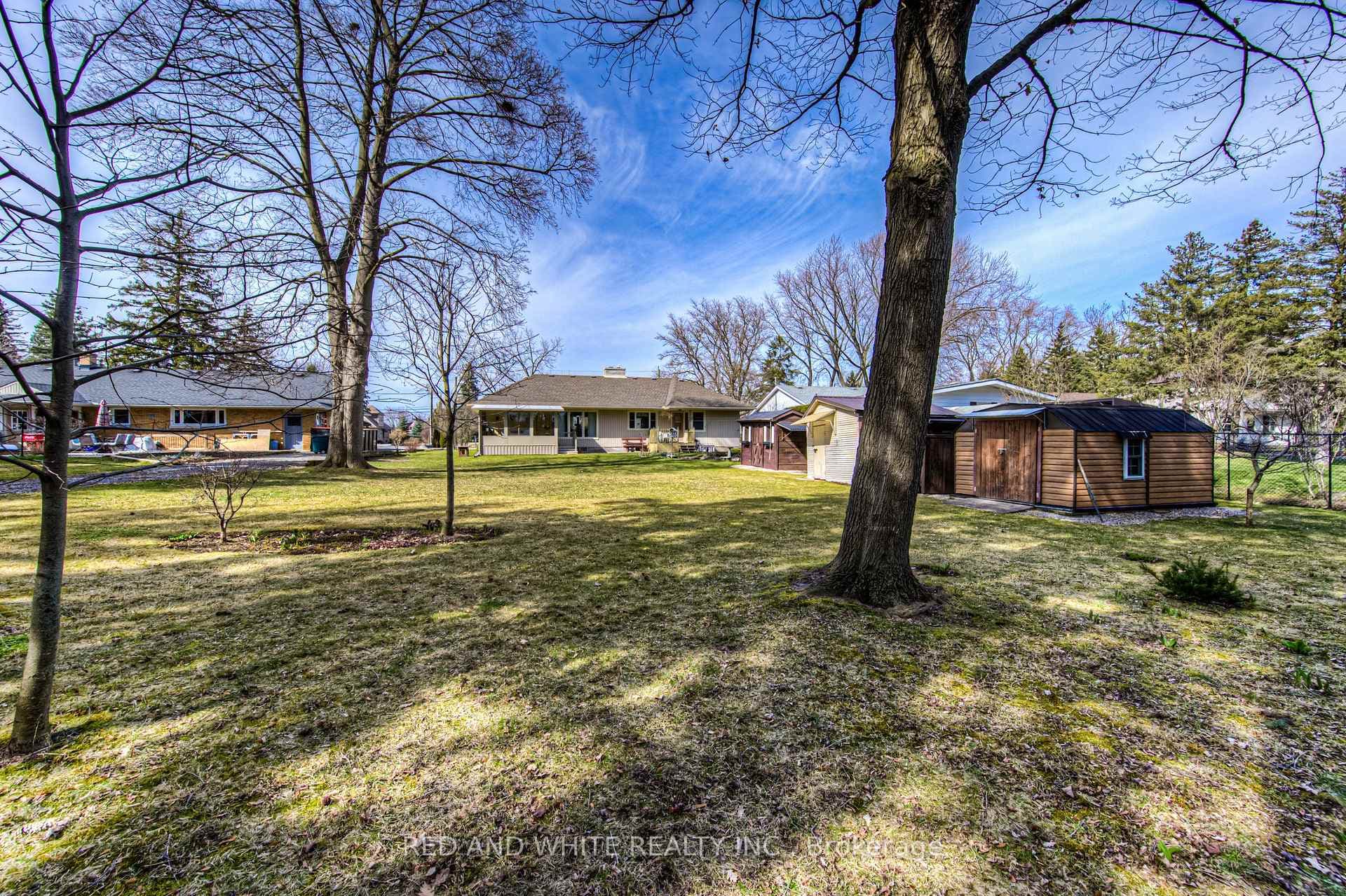 137 Riverbank Drive photo 35