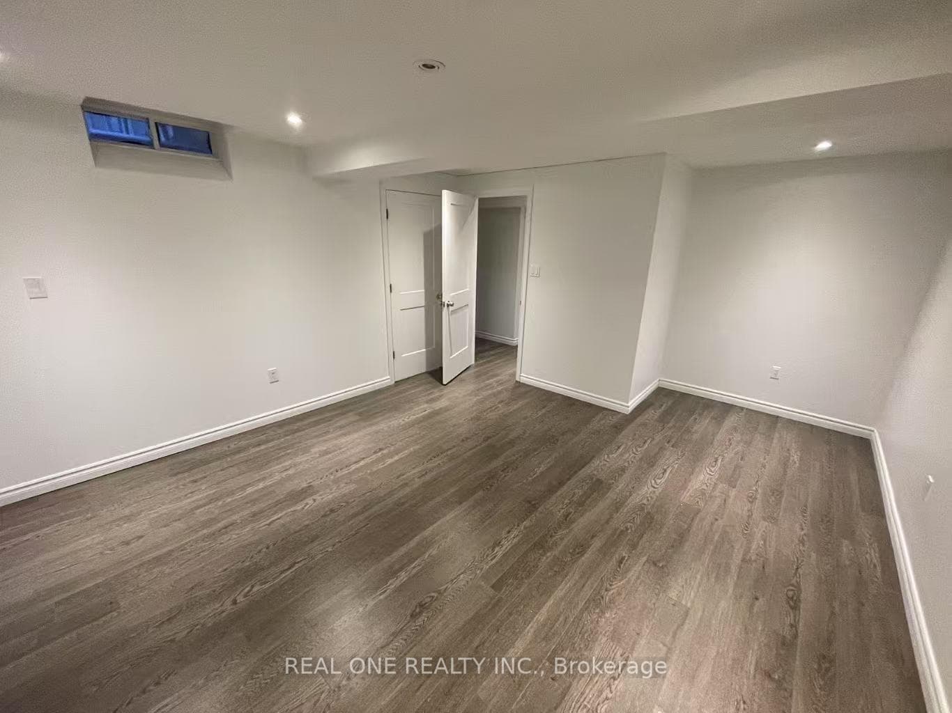 4 Coral Cove Court photo 3