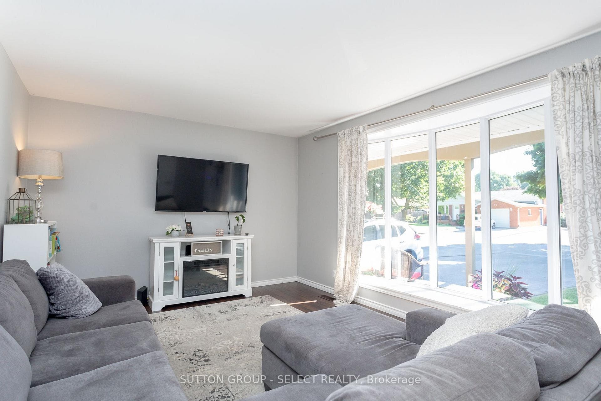 25 Antrim Crescent photo 8
