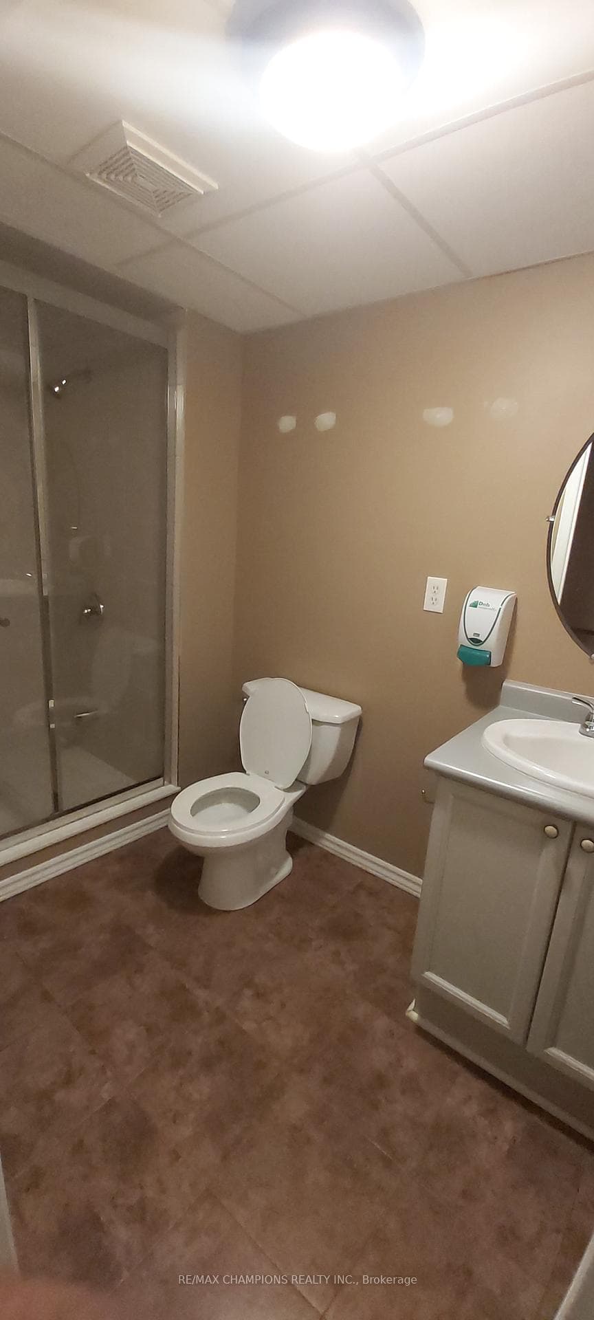 152 Queen Mary Drive photo 19