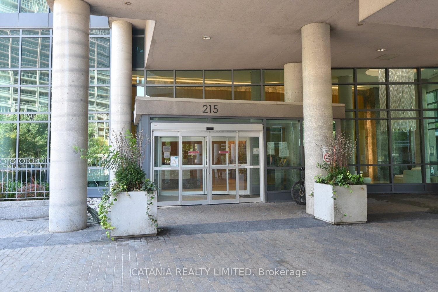 215 Fort York Boulevard Unit 210 photo 1
