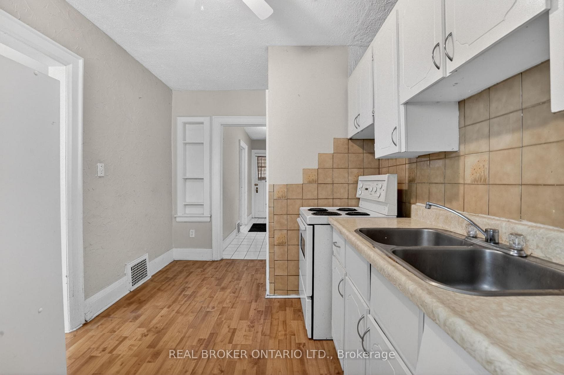 271 Manor Road photo 16