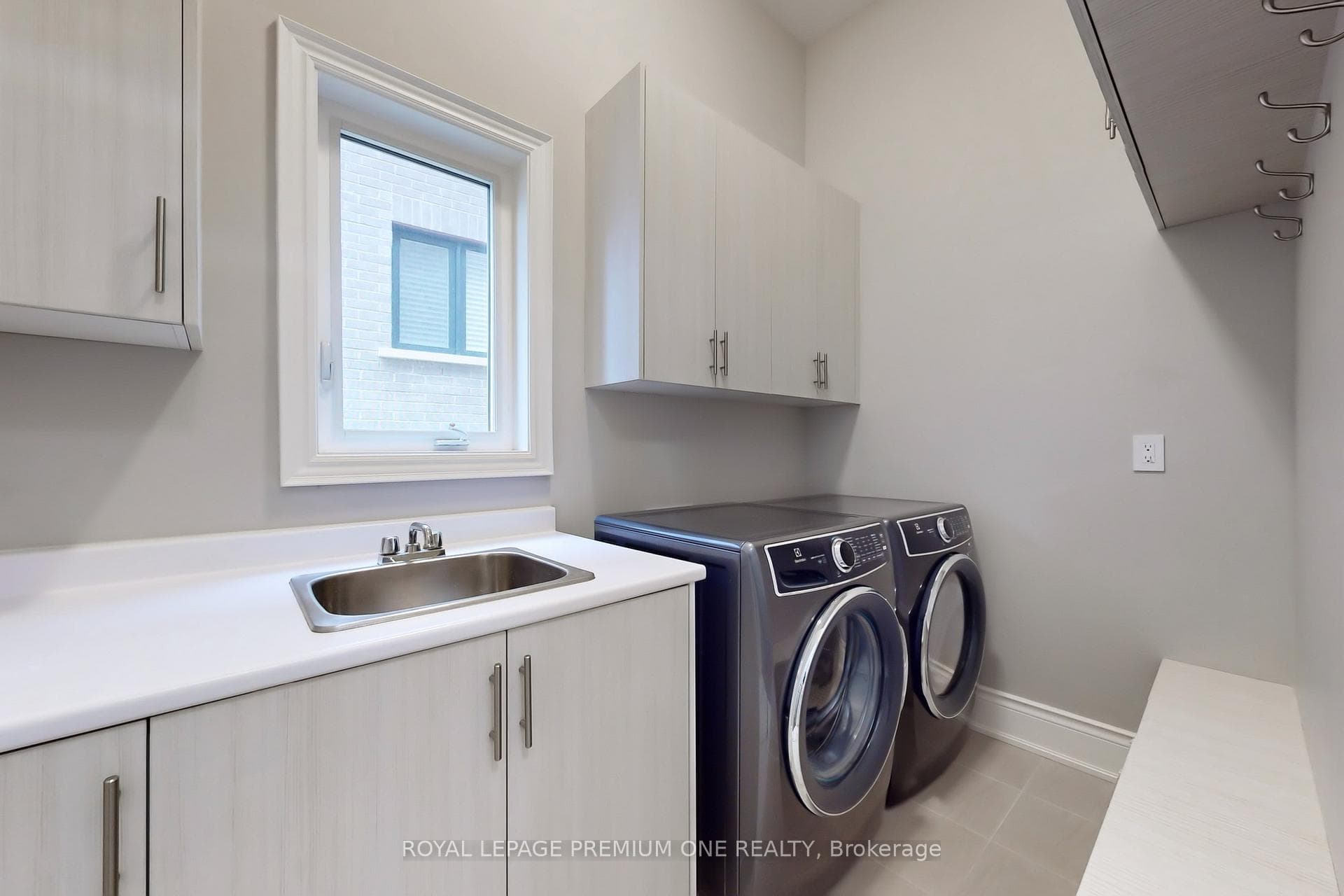 133 Cannes Avenue photo 22