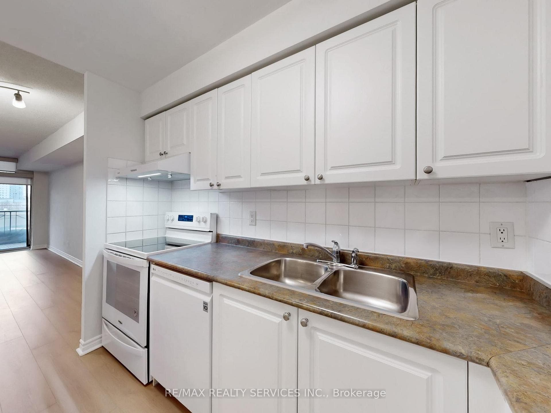 3880 Duke Of York Boulevard Unit 504 photo 18