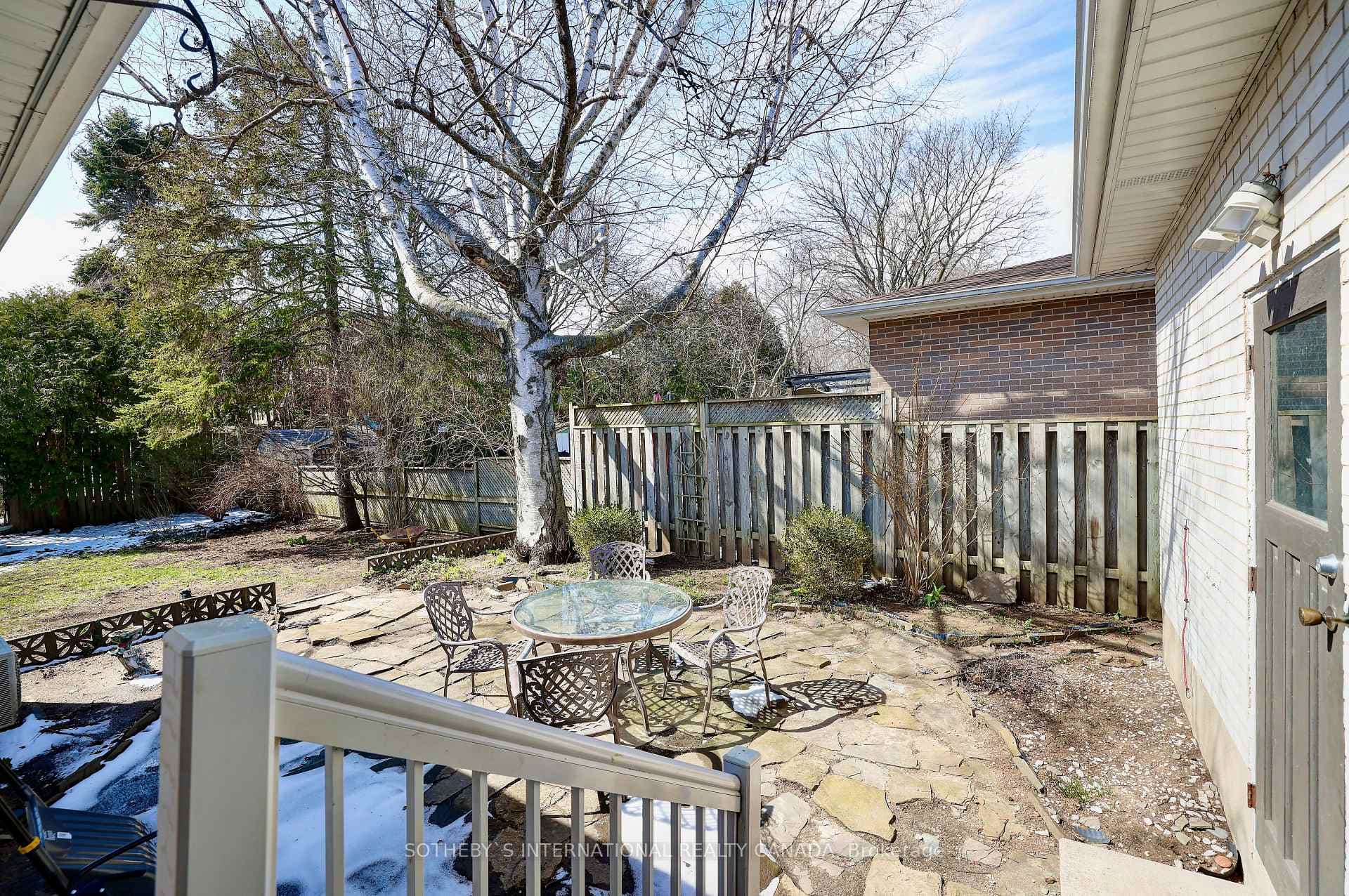 1350 Everall Road photo 21
