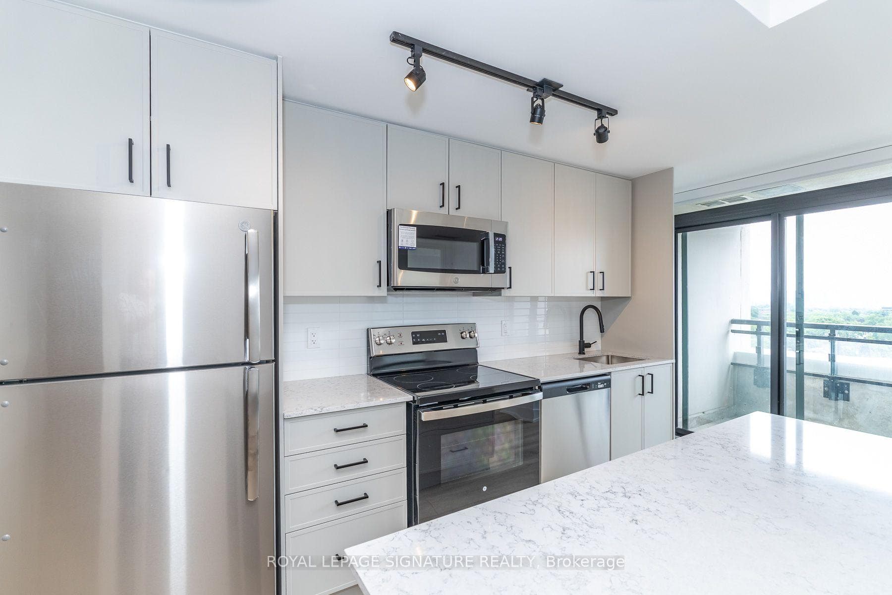 785 Dovercourt Road Unit 1105 photo 14