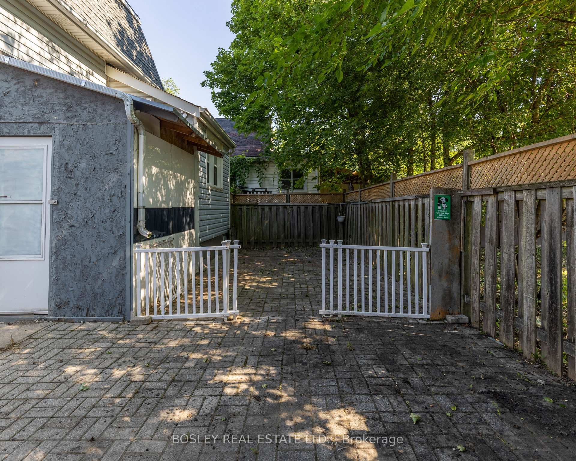4466 Fourth Avenue photo 33