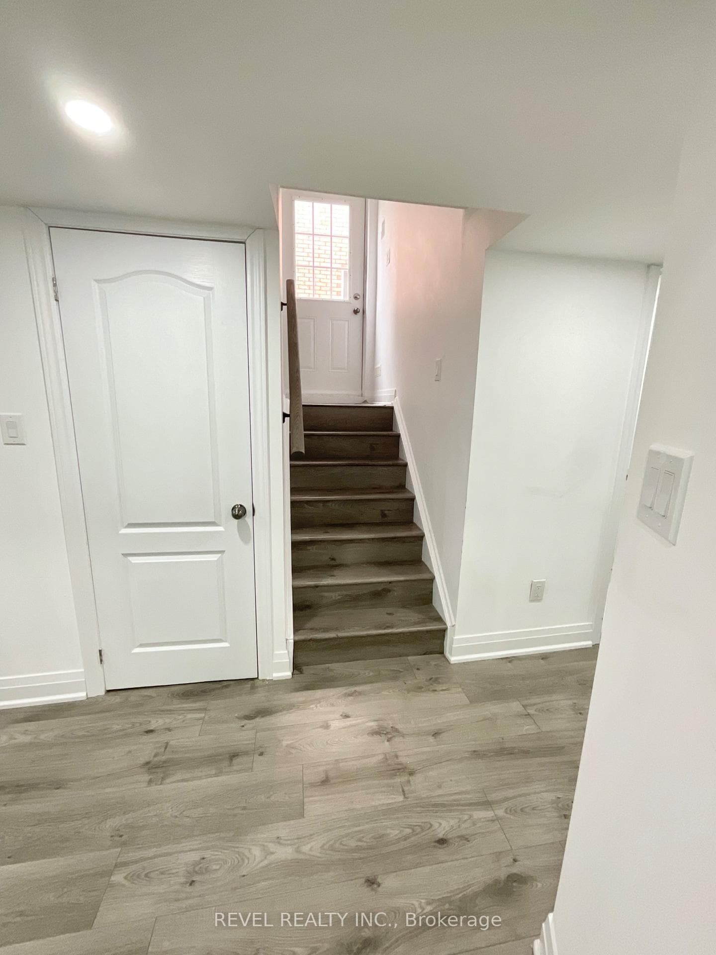 54 Golden Meadow Road Unit Lower photo 2