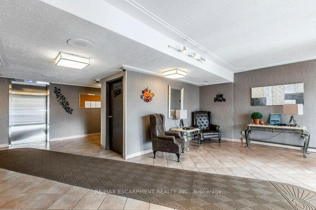 40 Harrisford Street Unit 705 photo 5
