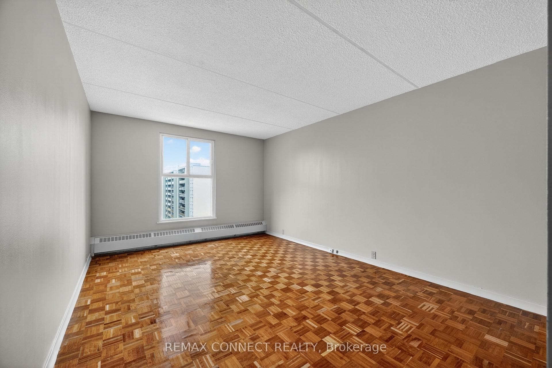 2 Glamorgan Avenue Unit 910 photo 40