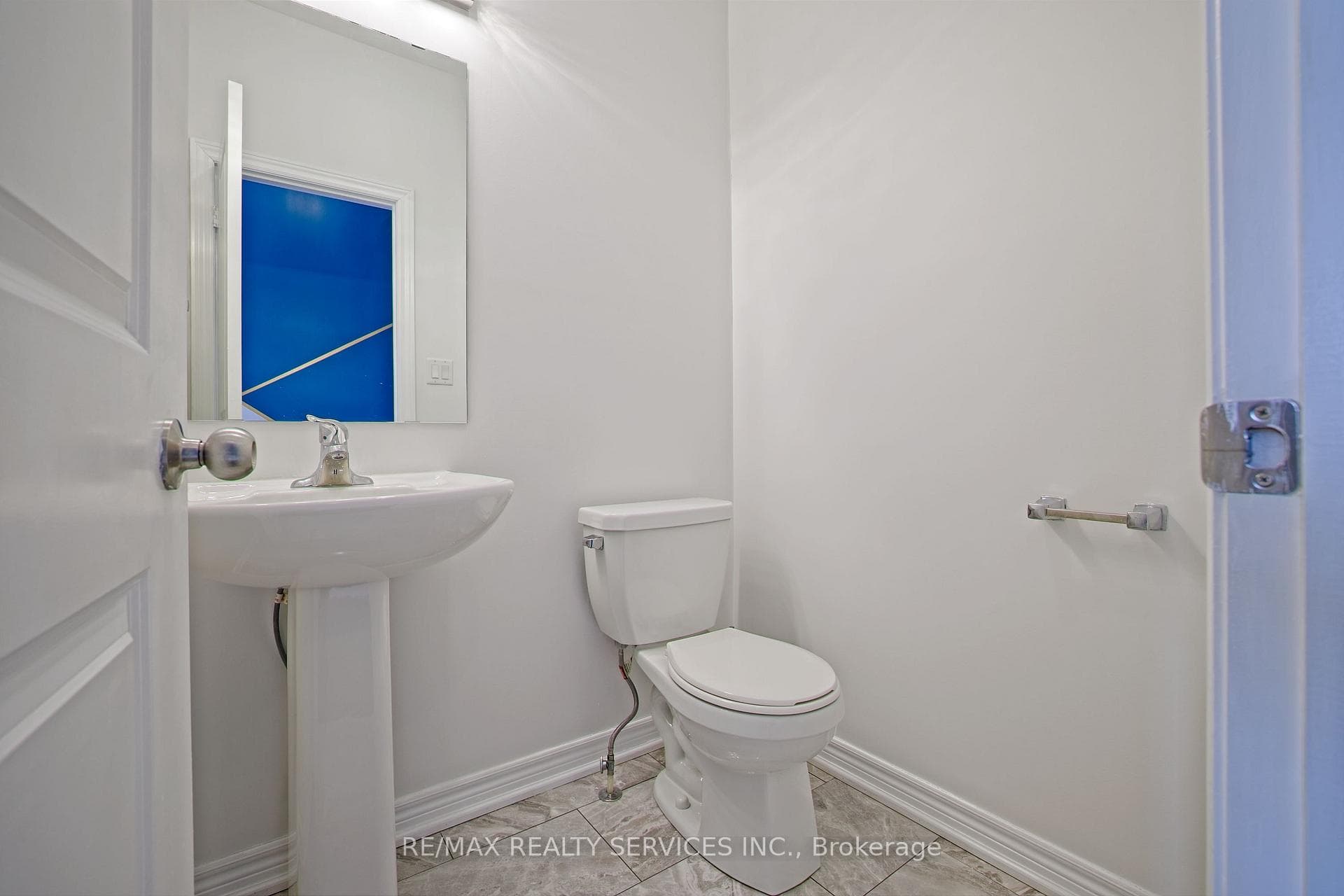 22 Ogston Crescent photo 6