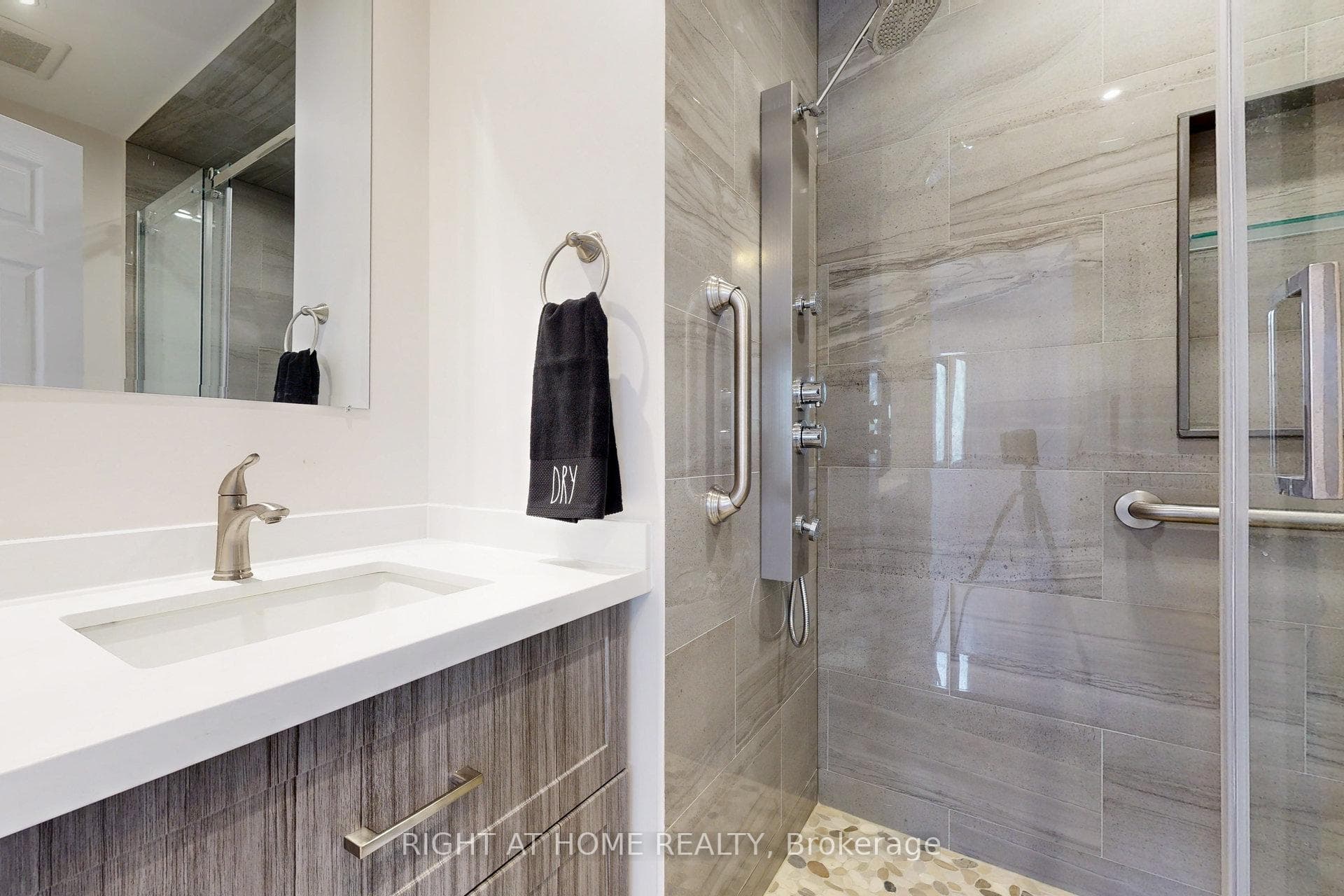 2nd Bedroom - 4pc ensuite