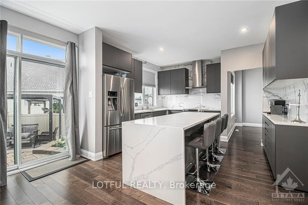 2100 AVEBURY Drive photo 4