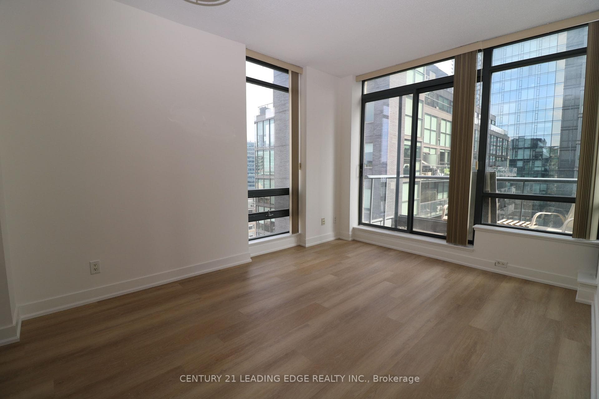 438 KING Street Unit 1404 photo 15